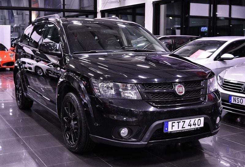 Svart Begagnad 2015 Fiat Freemont Sport SUV | 99 900 kr (Marknadspris) - Bild 1/4