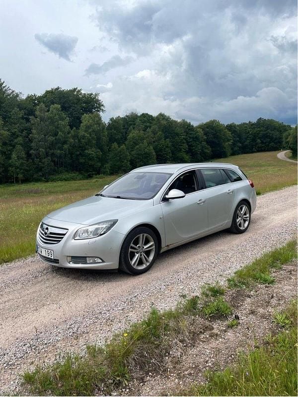 Grå Begagnad 2012 Opel Insignia Edition Kombi | 35 000 kr (Superpris) - Bild 1/4