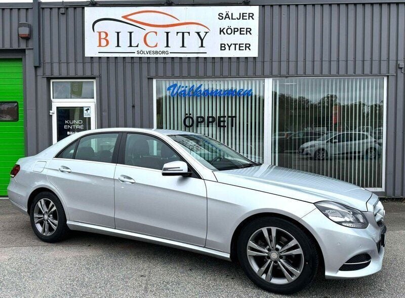 Silver Begagnad 2016 Mercedes E220 Avantgarde Sedan | 200 000 kr (Bra pris) - Bild 1/4