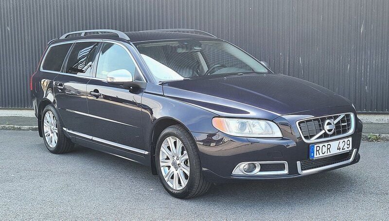 Mörkblå Begagnad 2009 Volvo V70 Momentum Kombi | 67 900 kr (Bra pris) - Bild 1/4