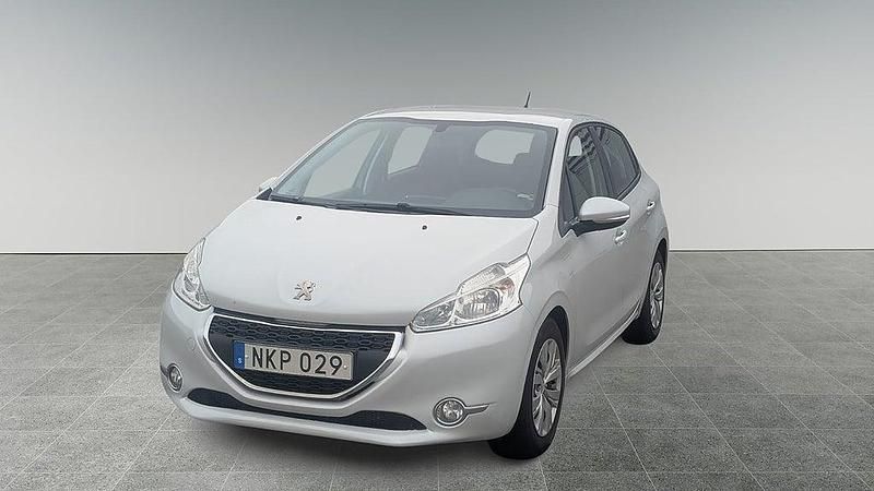 Begagnad Peugeot 208 83 HK (61 kW) 2014 Vit Halvkombi