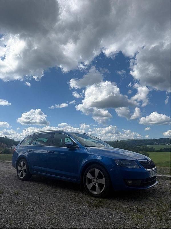 Blå Begagnad 2014 Skoda Octavia Elegance Kombi | 39 500 kr - Bild 1/4