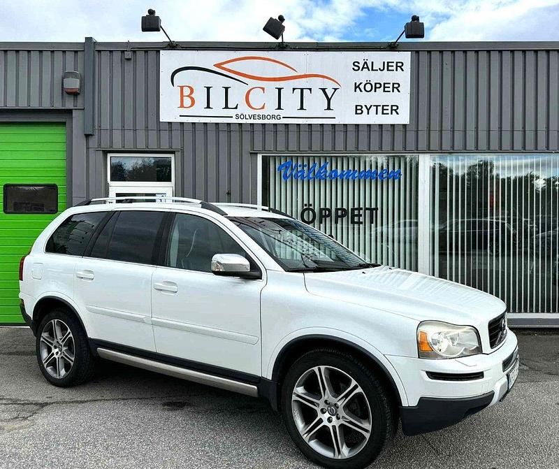 Vit Begagnad 2010 Volvo XC90 R-Design SUV | 109 900 kr (Lite dyr) - Bild 1/4