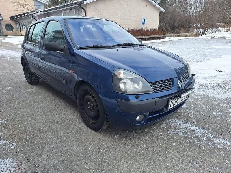 Begagnad Renault Clio II 75 HK (55 kW) 2004 Halvkombi