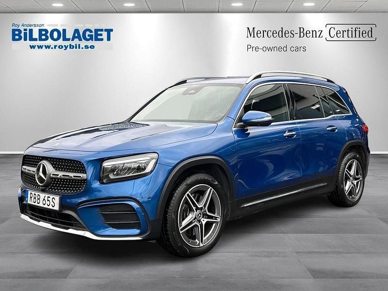 Blå Begagnad 2024 Mercedes GLB220 AMG SUV | 459 000 kr (Marknadspris) - Bild 1/4