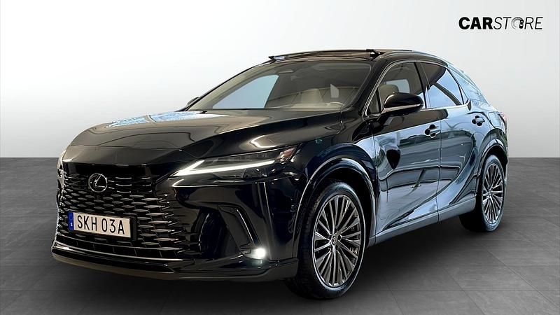 Svart Begagnad 2023 Lexus RX450h+ Luxury Line SUV | 699 900 kr - Bild 1/4