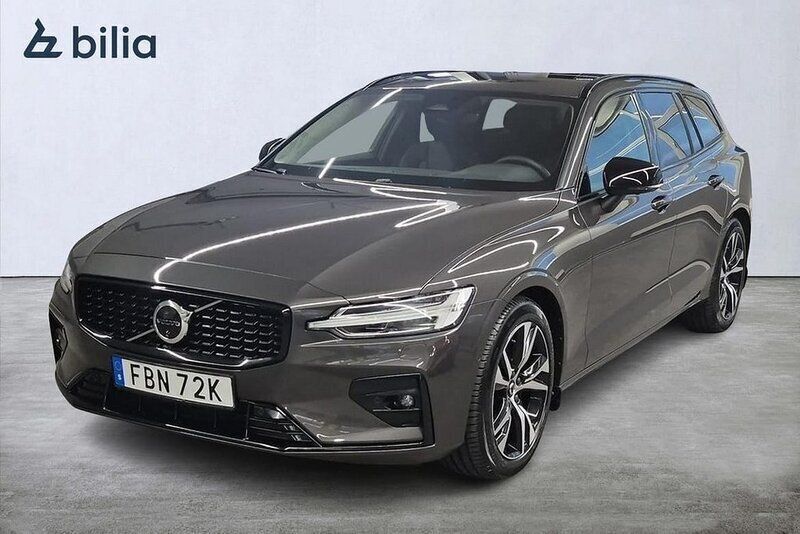 Silver Begagnad 2024 Volvo V60 Plus Kombi | 389 900 kr (Marknadspris) - Bild 1/3