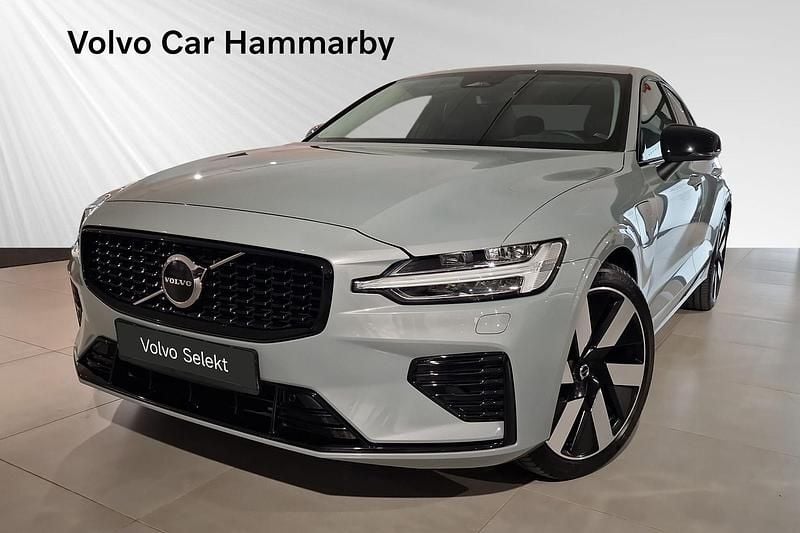 Grå Begagnad 2024 Volvo S60 Plus Sedan | 439 000 kr (Bra pris) - Bild 1/3