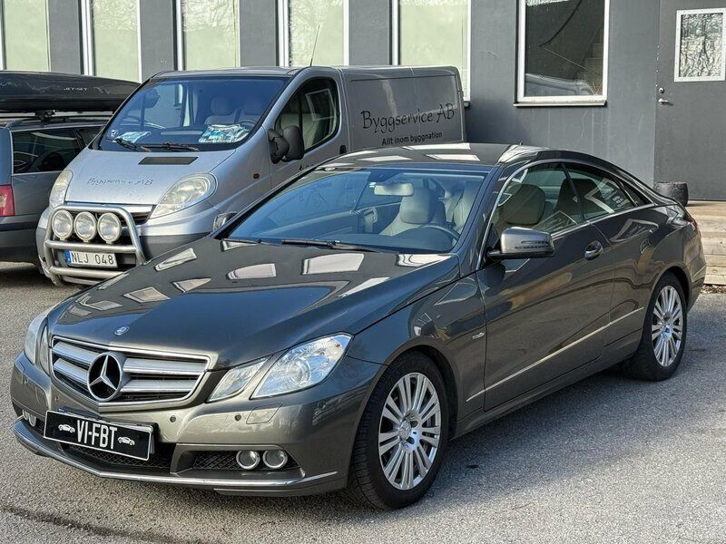Grå Begagnad 2010 Mercedes E220 Sportkupé | 119 900 kr (Dyr) - Bild 1/4