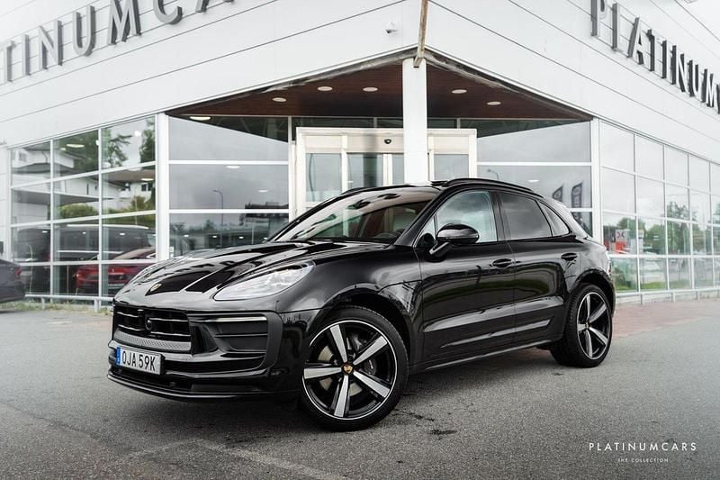 Svart Begagnad 2024 Porsche Macan SUV | 859 000 kr - Bild 1/4