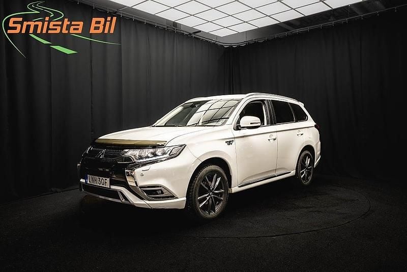 Vit Begagnad 2019 Mitsubishi Outlander P-HEV SUV | 209 800 kr (Bra pris) - Bild 1/3