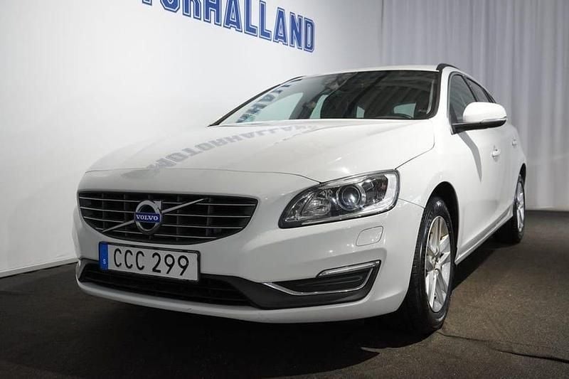 Begagnad Volvo V60 Momentum 151 HK (111 kW) 2018 Vit Kombi