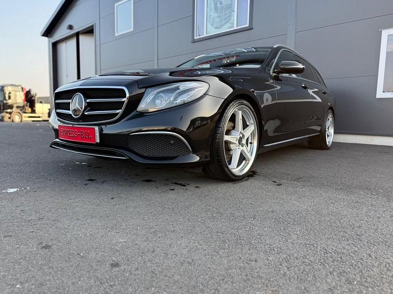 Svart Begagnad 2019 Mercedes E200 Avantgarde Kombi | 219 000 kr (Marknadspris) - Bild 1/4