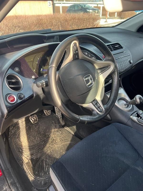 Begagnad Honda Civic 140 HK (102 kW) 2008 Röd