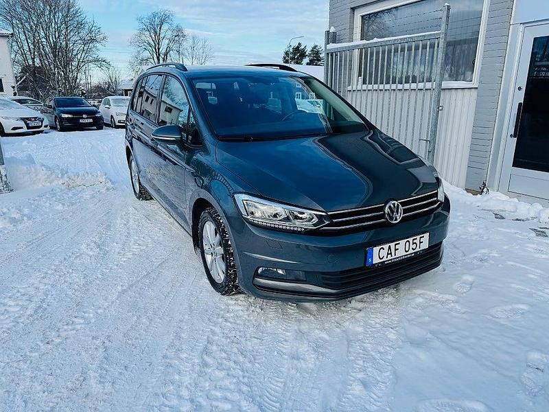 Begagnad VW Touran 116 HK (85 kW) 2019 Grå metallic Minibuss