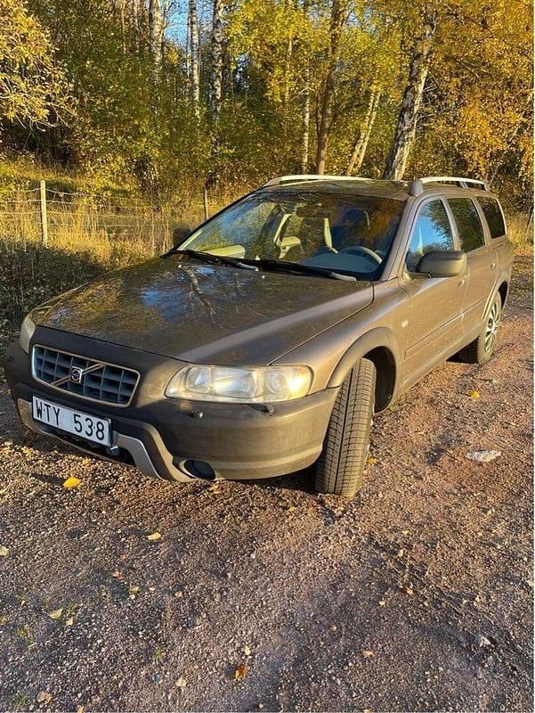 Brun Begagnad 2005 Volvo XC70 Kinetic SUV | 27 000 kr (Bra pris) - Bild 1/4