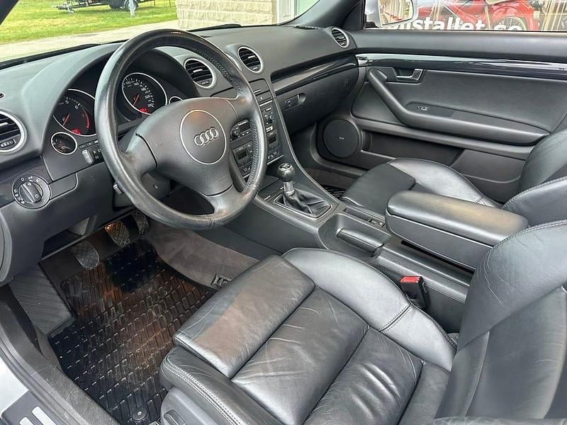 Begagnad Audi A4 220 HK (161 kW) 2003 Lightsilvermetallic Cab