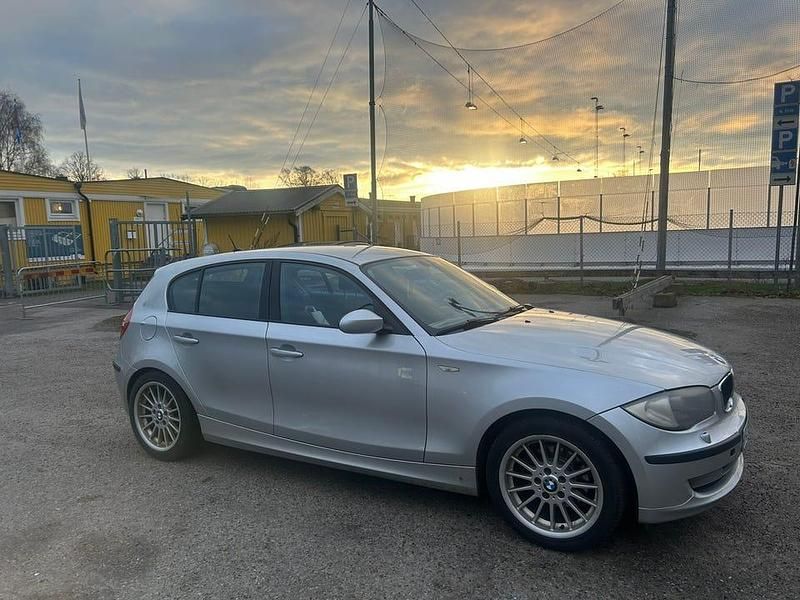 Begagnad 2007 BMW 118 Halvkombi | 62 900 kr (Marknadspris) - Bild 1/4