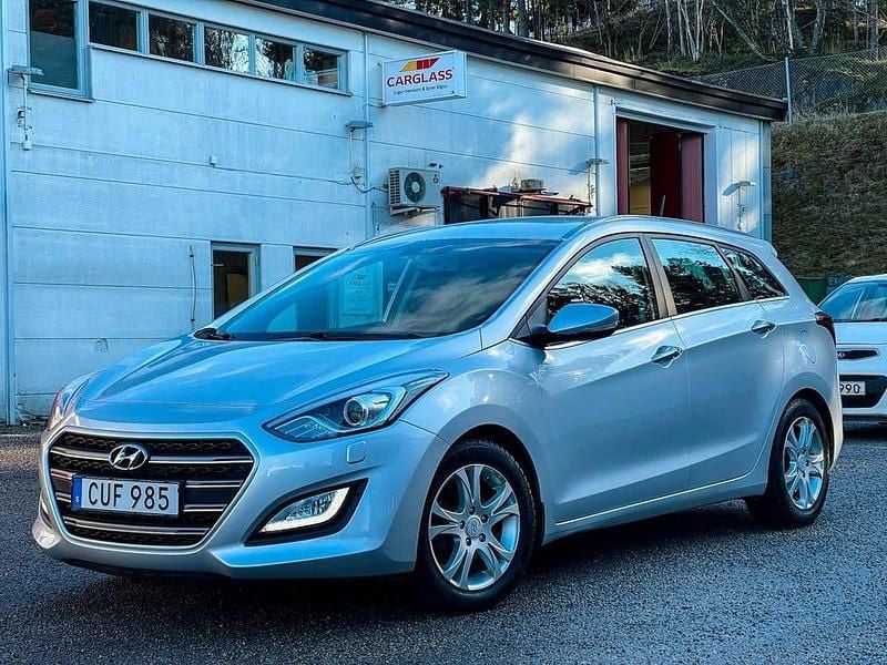 Silver Begagnad 2015 Hyundai i30 Kombi | 109 900 kr (Marknadspris) - Bild 1/4