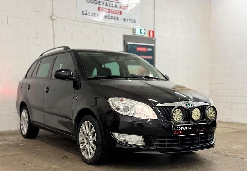 Svart Begagnad 2011 Skoda Fabia Elegance Kombi | 24 900 kr (Bra pris) - Bild 1/4