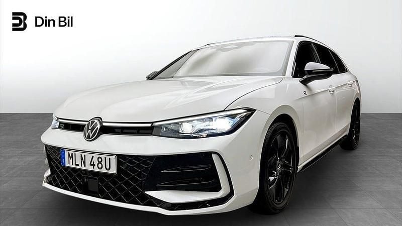 Silver Begagnad 2024 VW Passat R-line Kombi | 454 900 kr (Dyr) - Bild 1/4