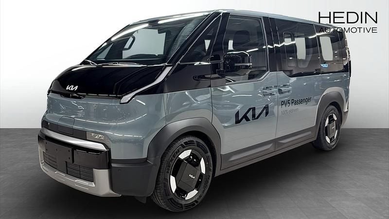 Begagnad 2025 Kia PV5 Plus Minibuss | 611 900 kr - Bild 1/4