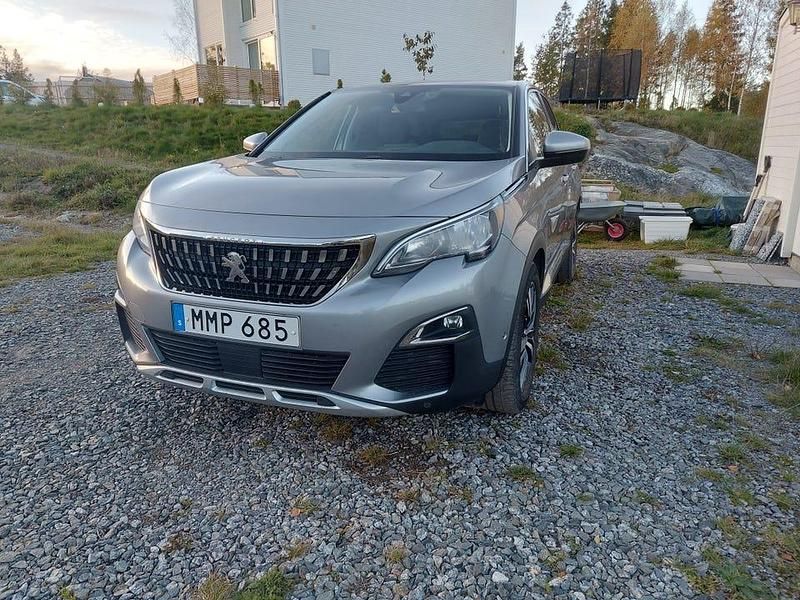 Mörkgrå Begagnad 2018 Peugeot 3008 SUV | 145 000 kr (Bra pris) - Bild 1/4