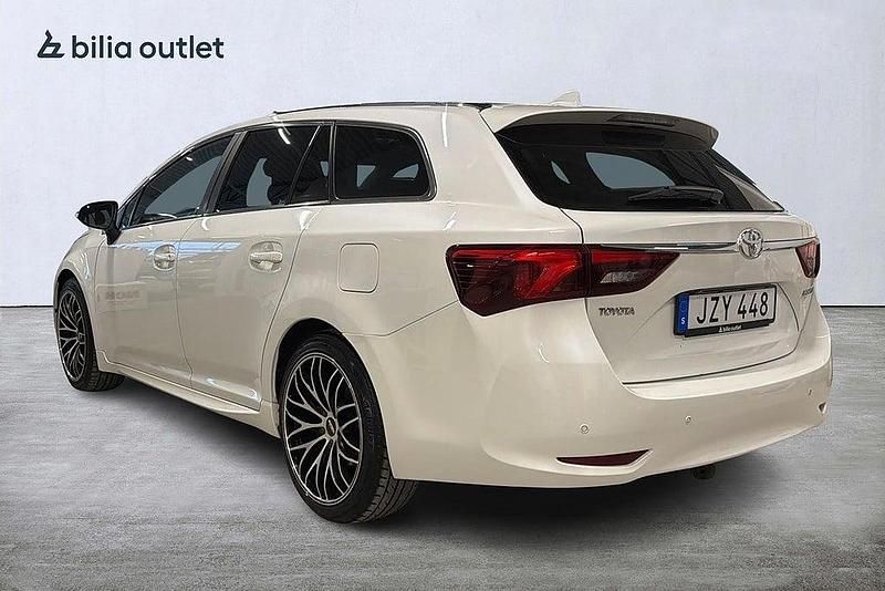 Begagnad Toyota Avensis Active 143 HK (105 kW) 2015 Vit Kombi