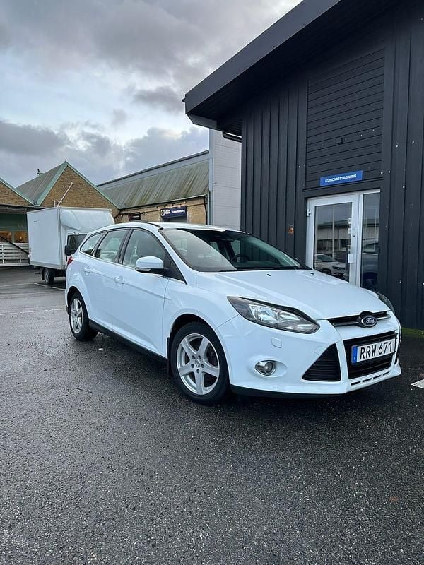 Begagnad 2014 Ford Focus S Kombi | 46 000 kr (Marknadspris) - Bild 1/4