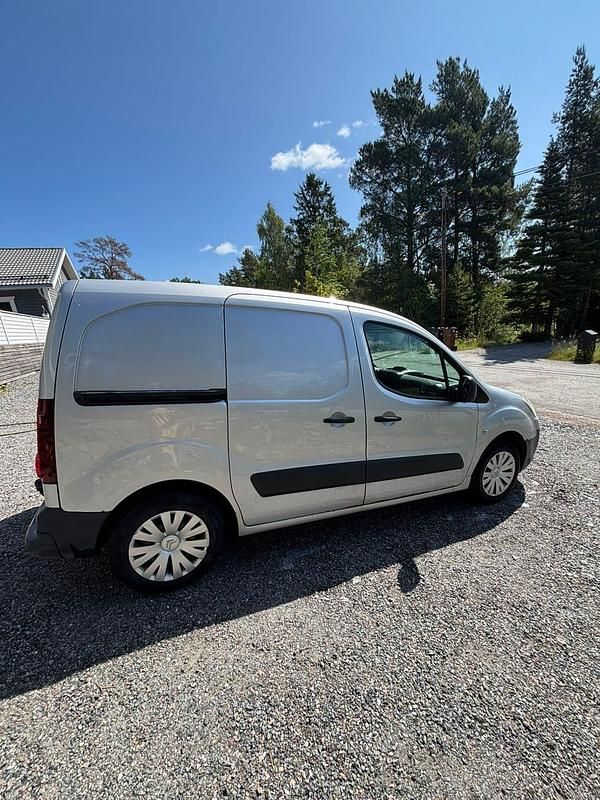 Begagnad Citroën Berlingo 90 HK (66 kW) 2013 Minibuss