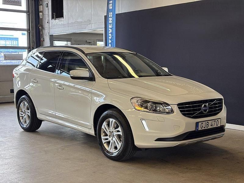 Vit (vit med klarlack) Begagnad 2014 Volvo XC60 Momentum SUV | 149 800 kr (Lite dyr) - Bild 1/4