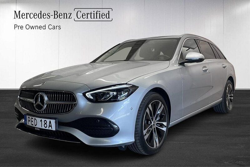 Silver Begagnad 2024 Mercedes C300e Advanced Plus Kombi | 579 900 kr (Marknadspris) - Bild 1/4