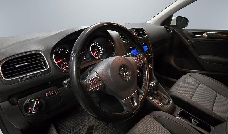 Begagnad VW Golf VI 106 HK (77 kW) 2010 Vit Halvkombi