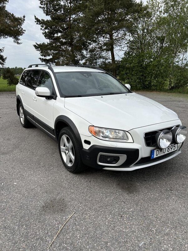 Vit Begagnad 2013 Volvo XC70 Kinetic SUV | 87 000 kr (Lite dyr) - Bild 1/4