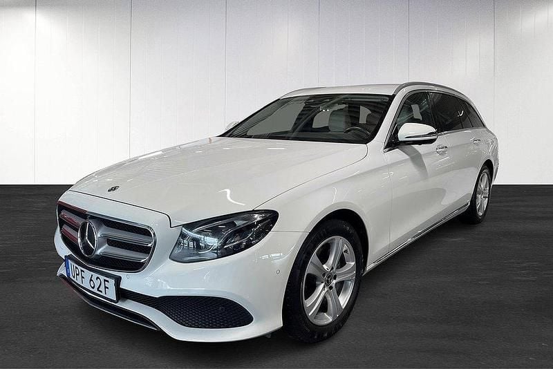 Vit Begagnad 2017 Mercedes E220 Kombi | 229 000 kr (Superpris) - Bild 1/4