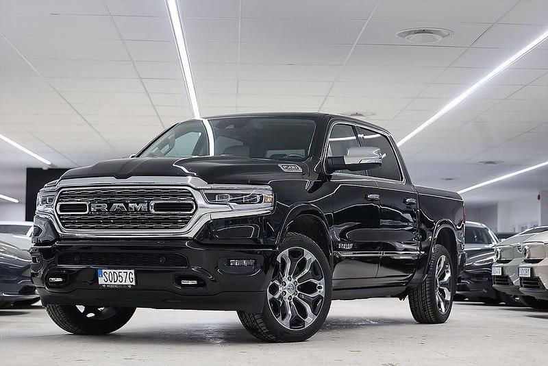 Begagnad RAM 1500 401 HK (294 kW) 2019 Svart Pickup