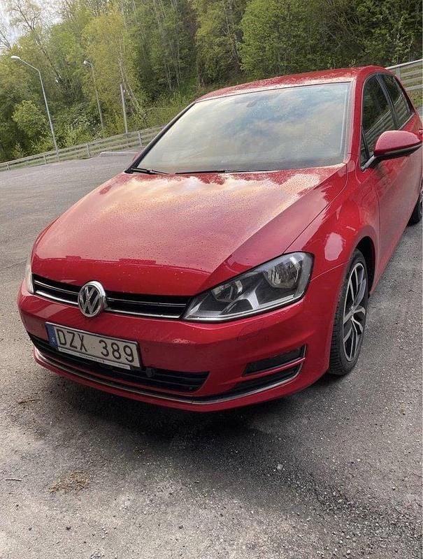 Röd Begagnad 2013 VW Golf VII GT Halvkombi | 88 000 kr (Marknadspris) - Bild 1/3