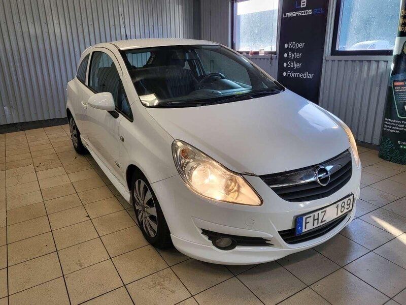 Vit Begagnad 2010 Opel Corsa Halvkombi | 29 900 kr (Marknadspris) - Bild 1/4
