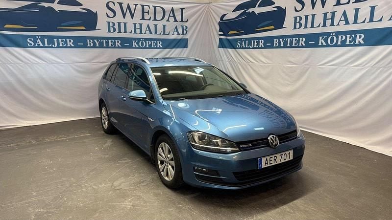 Blå Begagnad 2017 VW Golf VII Kombi | 94 900 kr (Marknadspris) - Bild 1/4
