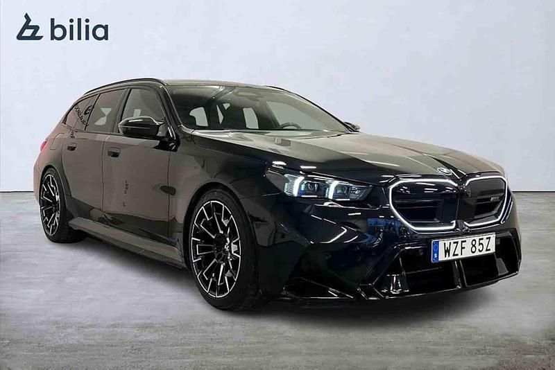 Svart Begagnad 2025 BMW M5 Kombi | 1 499 000 kr - Bild 1/1