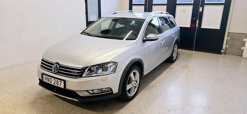 Silver Begagnad 2015 VW Passat Alltrack Kombi | 114 900 kr (Bra pris) - Bild 1/4