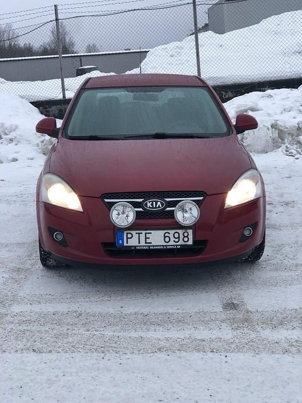 Begagnad Kia Ceed 122 HK (89 kW) 2007 Halvkombi