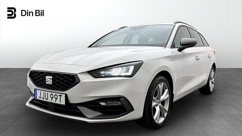 Vit Begagnad 2023 Seat Leon FR Kombi | 279 900 kr (Marknadspris) - Bild 1/4