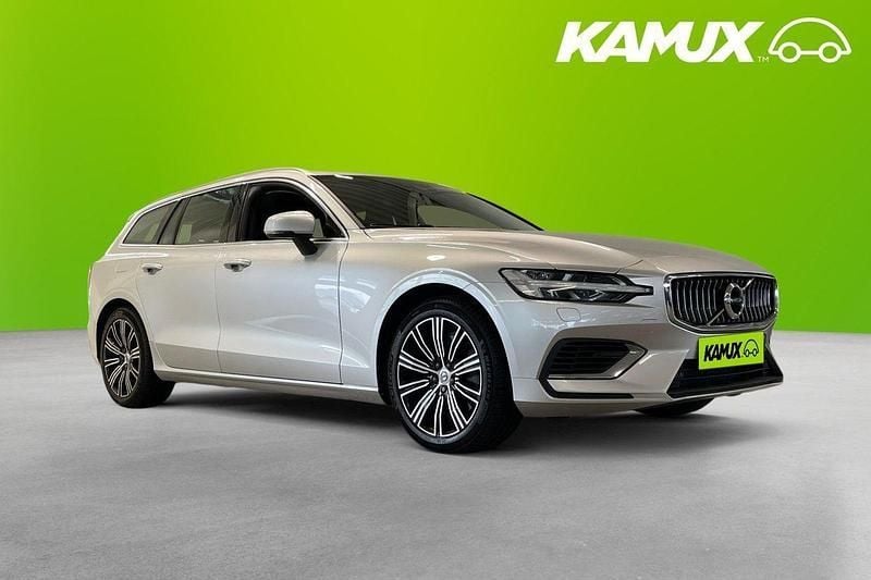 Silver/grå Begagnad 2022 Volvo V60 Inscription Kombi | 298 800 kr (Superpris) - Bild 1/4