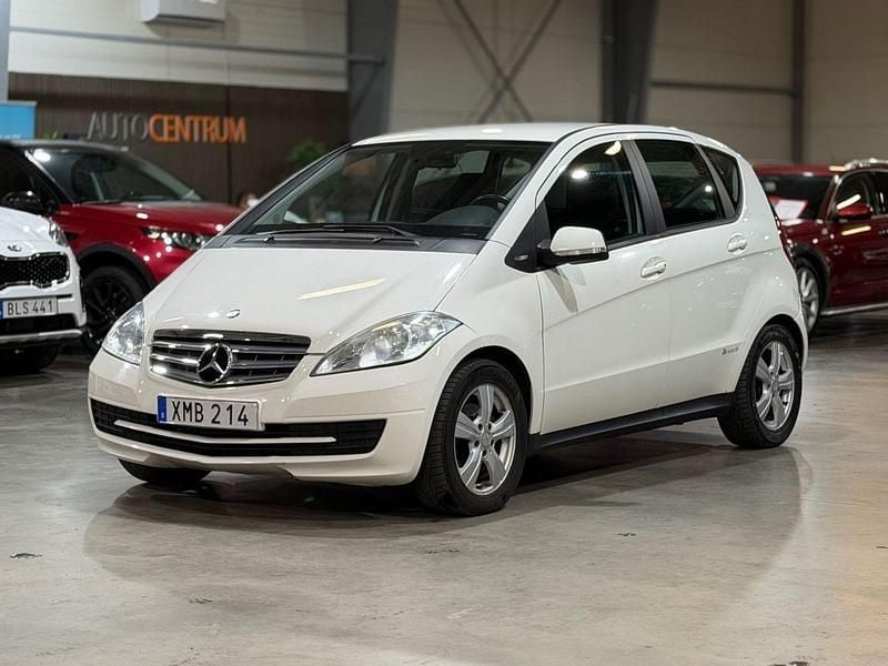 Vit Begagnad 2012 Mercedes A160 Classic Halvkombi | 39 900 kr (Superpris) - Bild 1/4