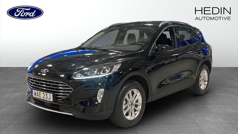 Svart (black) Begagnad 2023 Ford Kuga Titanium SUV | 254 900 kr (Marknadspris) - Bild 1/4