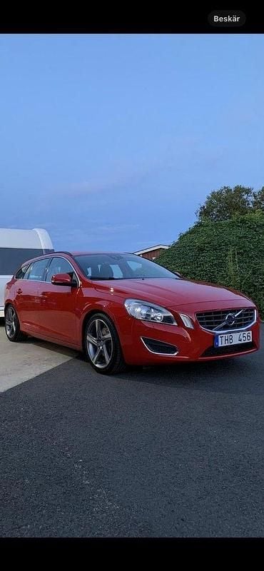 Röd Begagnad 2011 Volvo V60 Momentum Kombi | 105 000 kr (Dyr) - Bild 1/4
