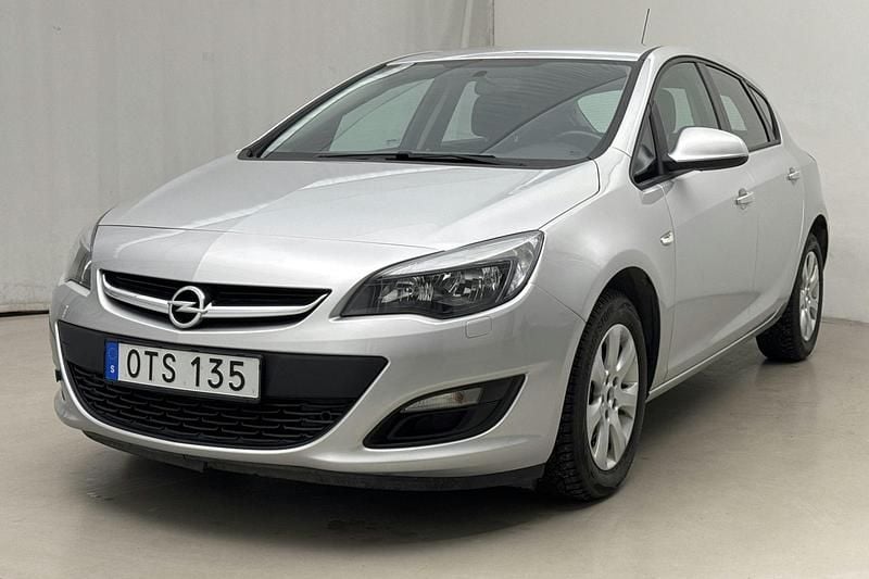 Grå Begagnad 2015 Opel Astra | 99 000 kr (Bra pris) - Bild 1/4