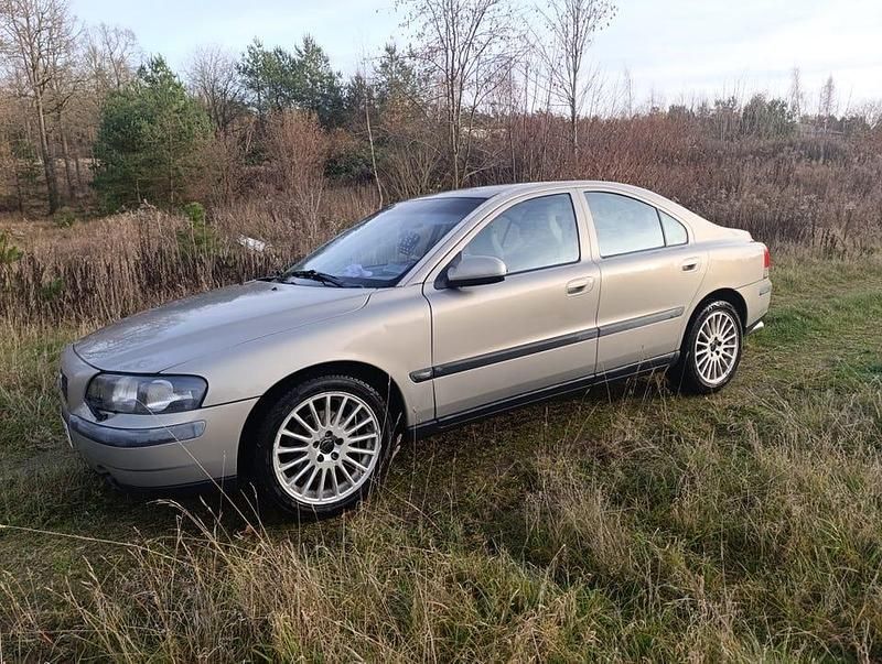 Begagnad 2001 Volvo S60 Sedan | 15 000 kr (Lite dyr) - Bild 1/4