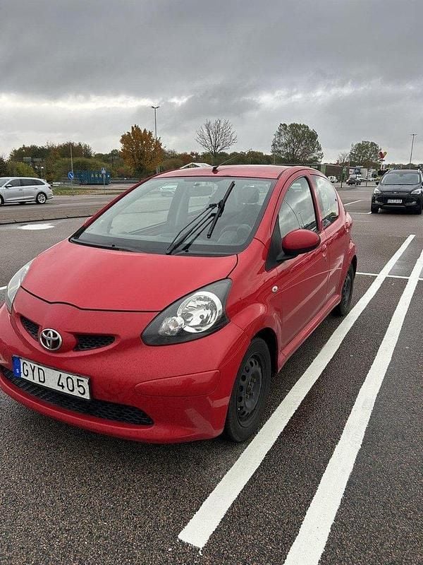 Röd Begagnad 2008 Toyota Aygo Halvkombi | 45 000 kr (Marknadspris) - Bild 1/4
